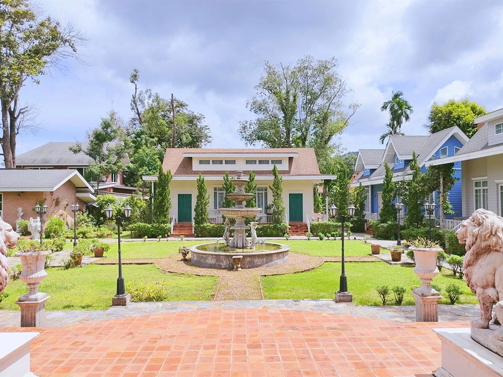 Baroque Le Cafe and Boutique Resort