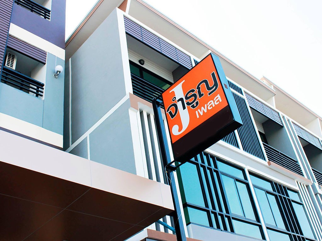 เจ จำรูญ เพลส