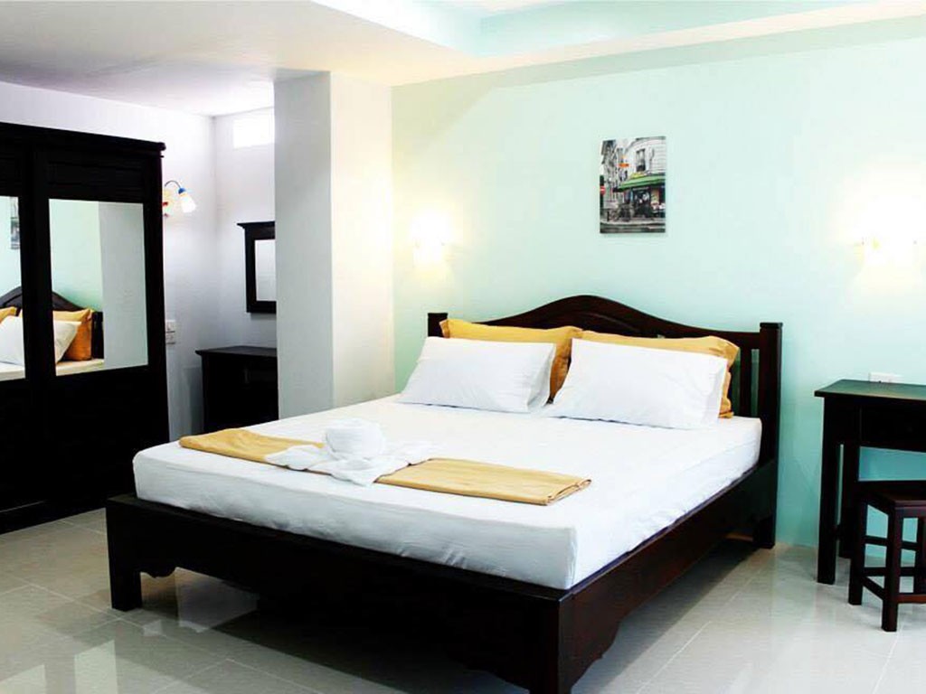 เจ จำรูญ เพลส