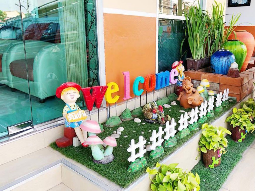 เจ จำรูญ เพลส