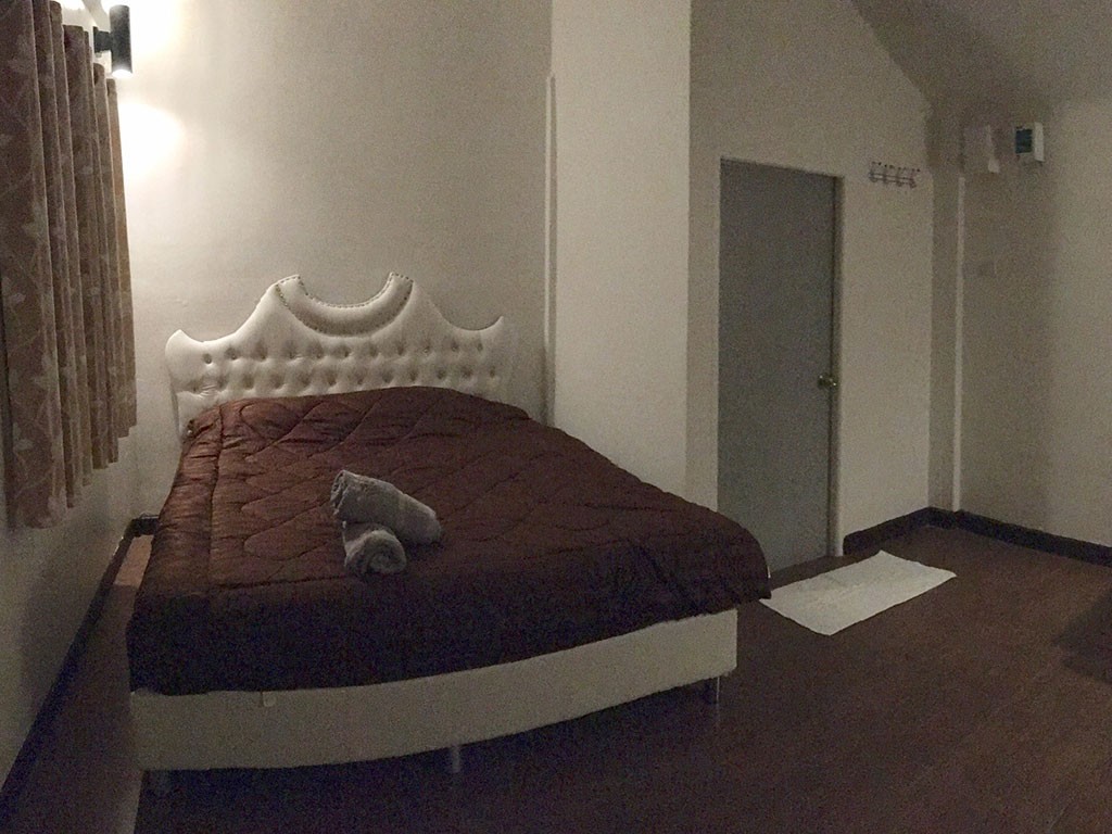 เฮือนคำแพง