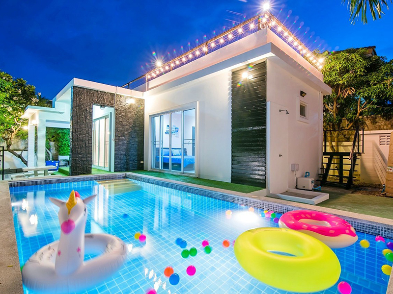 近くのホテル Sea Horse Pool Villa