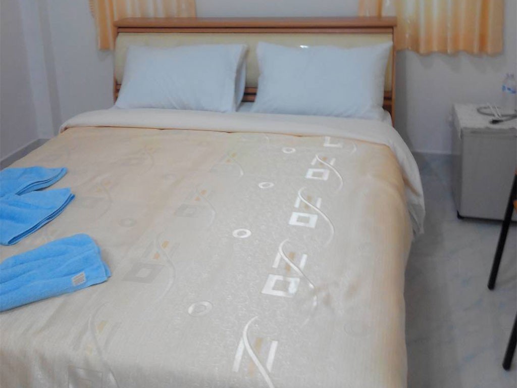 บ้านอัญมณี