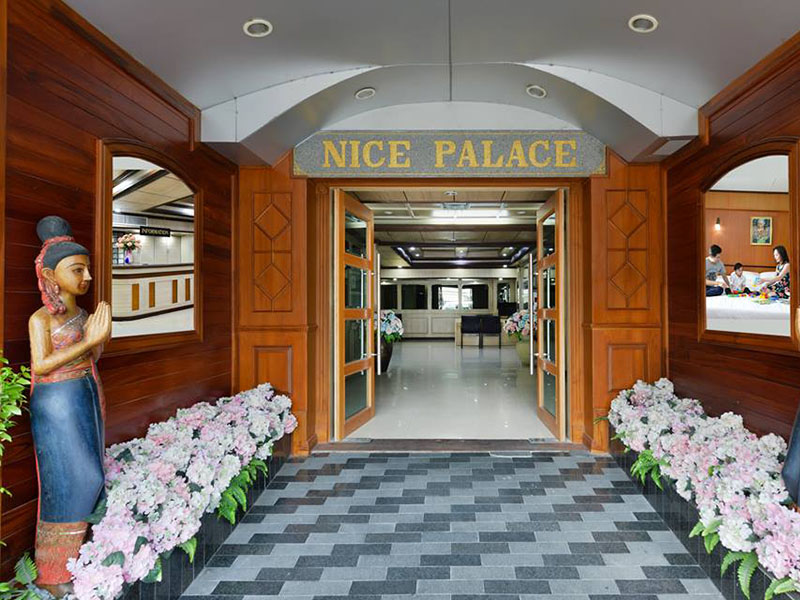 附近的酒店 尼斯皇宫酒店（Nice Palace Hotel）