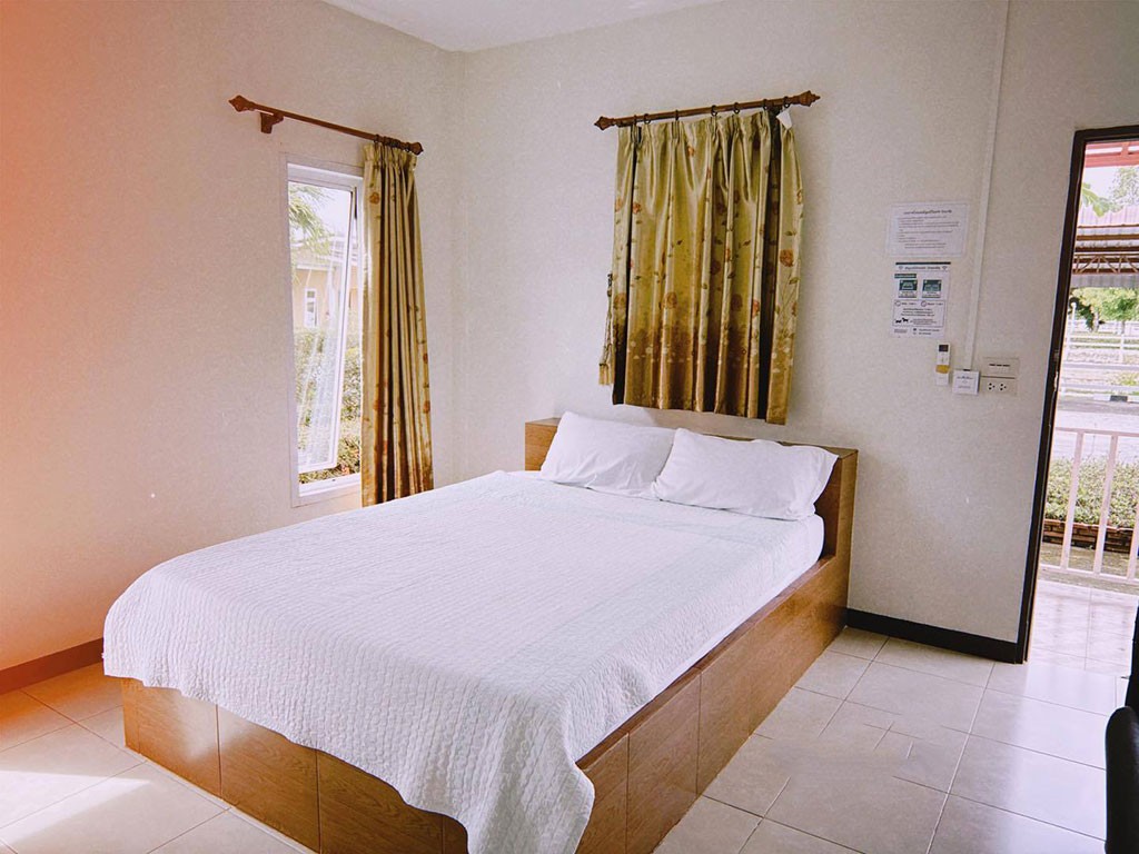 อัญมณี รีสอร์ท ปักธงชัย