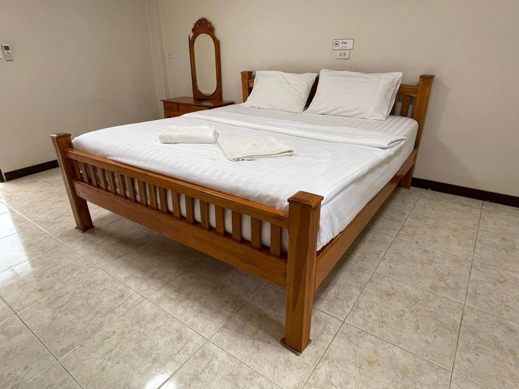 จอย เพลส