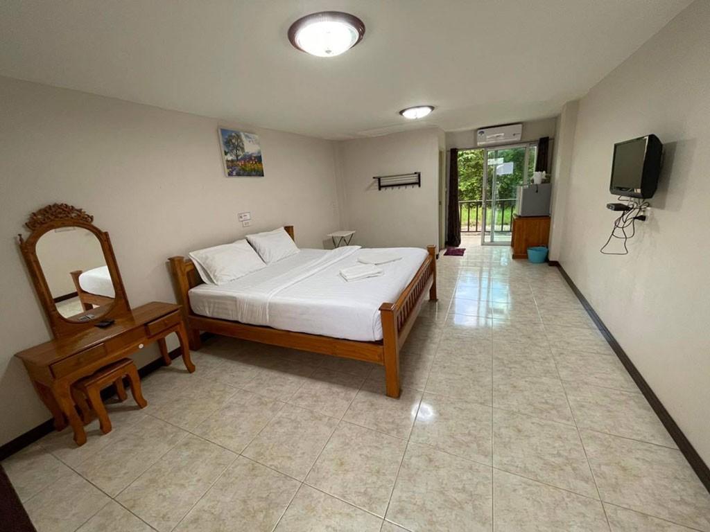 จอย เพลส