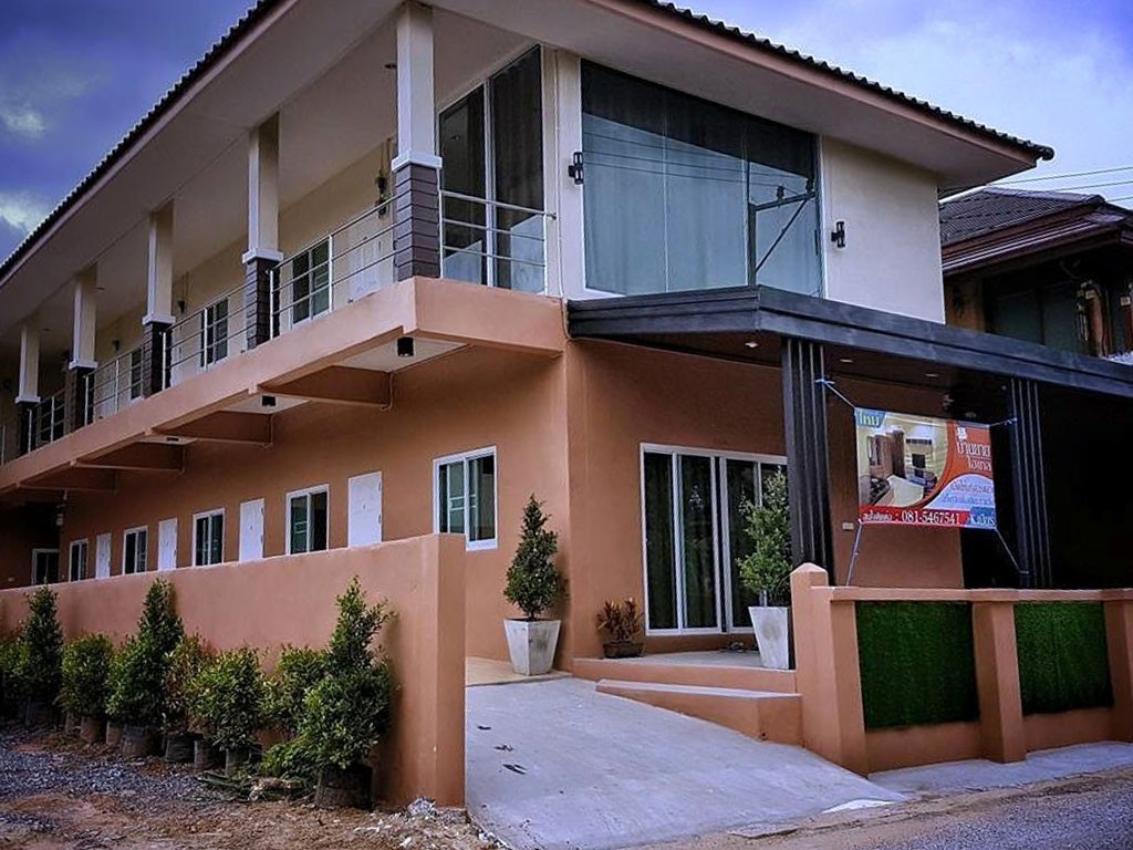 บ้านยาย โฮเต็ล