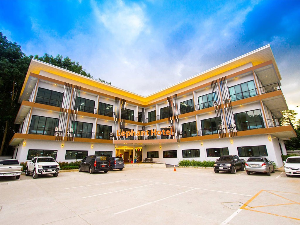 โรงแรม ณ ท่าโรงช้าง