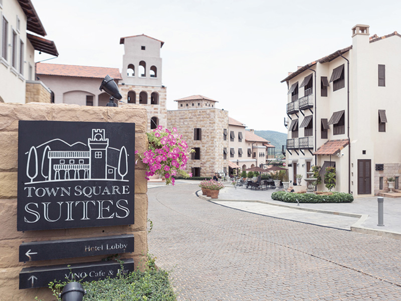 Image Hotel Town Square Suites By Toscana Valley