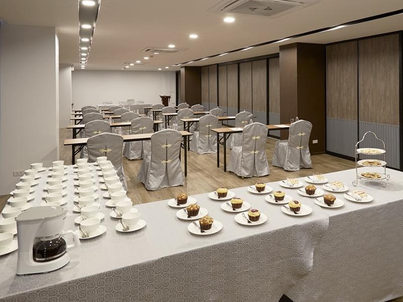 ไอวิช โฮเต็ล