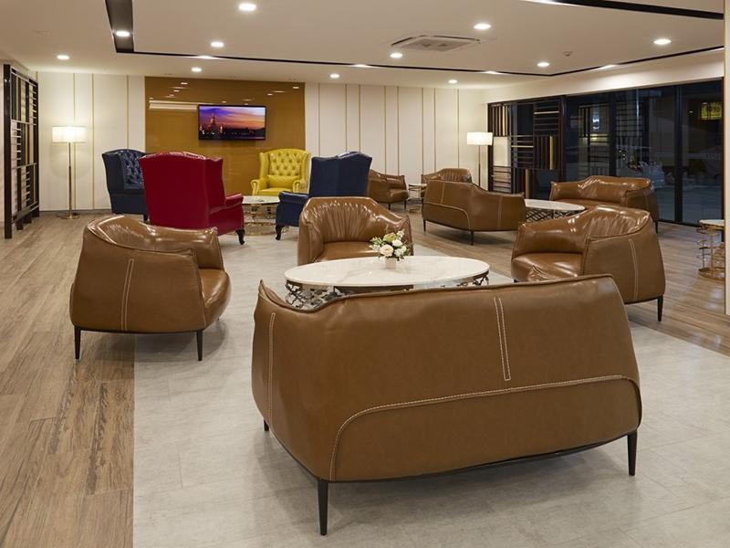 ไอวิช โฮเต็ล