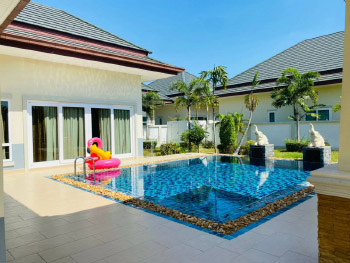 Mintra Pool Villa D Pattaya