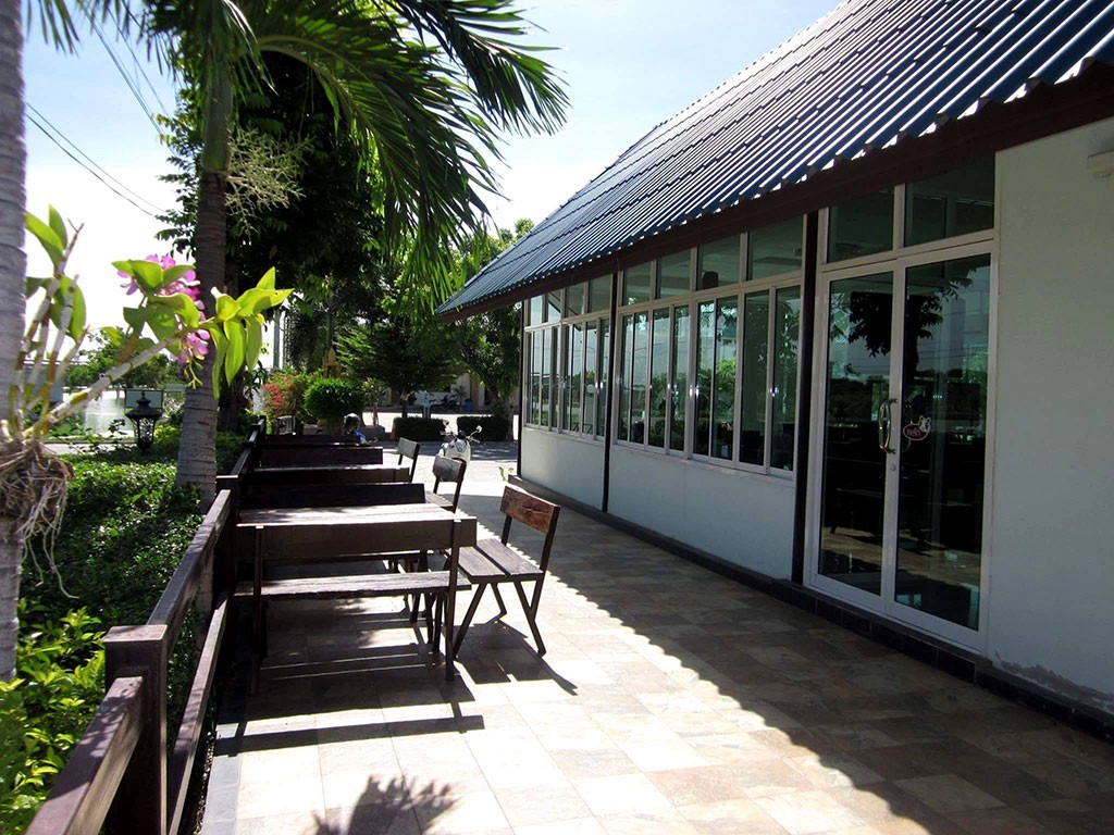 ฟ้าพราวฝน โฮเทล