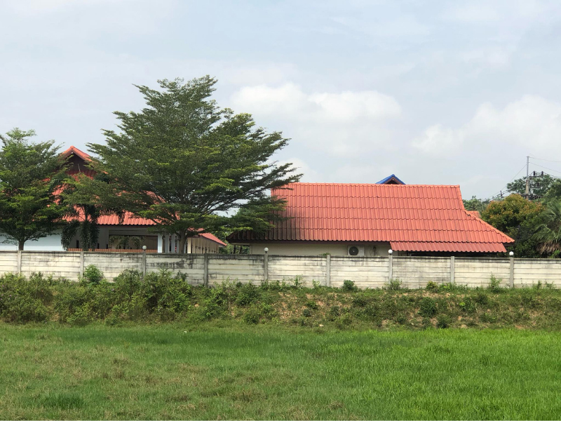 近くのホテル Tatorn Resort