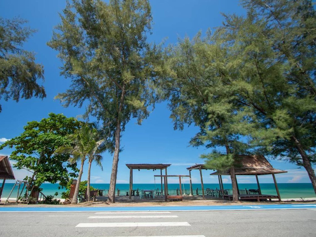 หาดทรายขาว รีสอร์ท