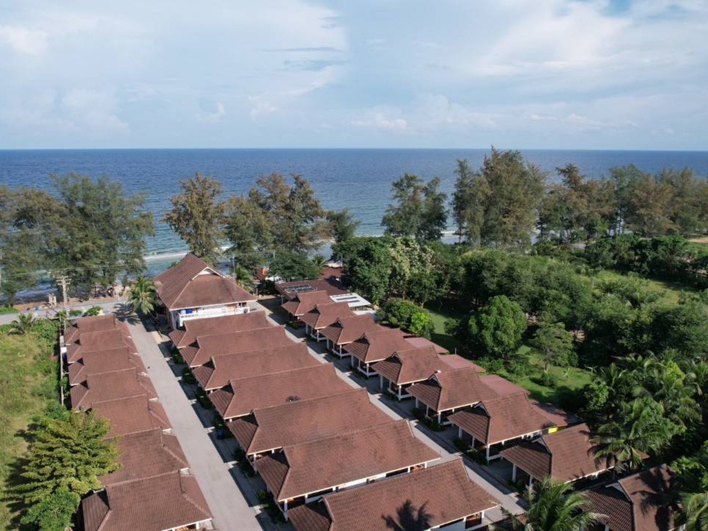 หาดทรายขาว รีสอร์ท