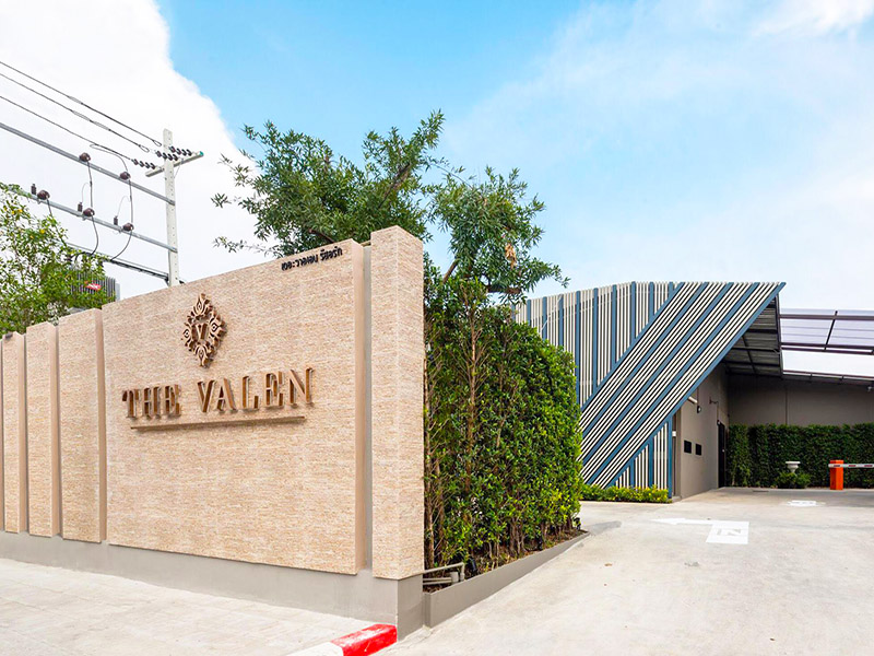 近くのホテル The Valen Resort