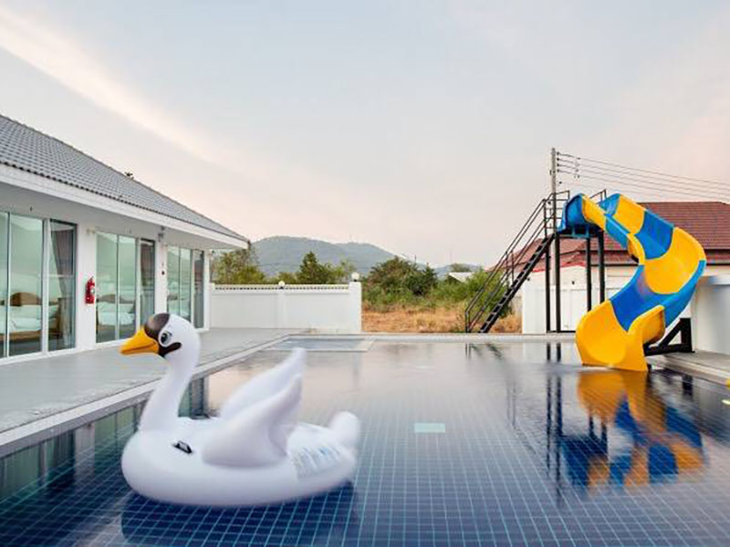 近くのホテル Patnicha Pool Villa