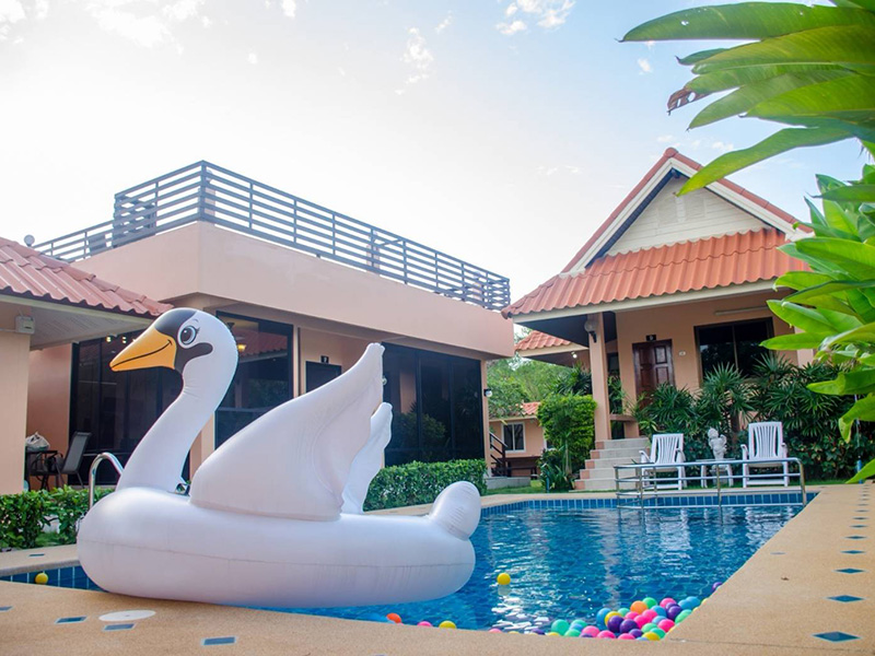Hotels Nearby Vena Pool Villa