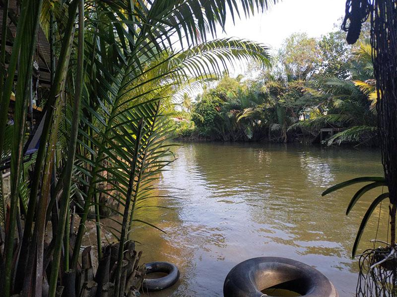 ริมน้ำ ลมเย็น รีสอร์ท