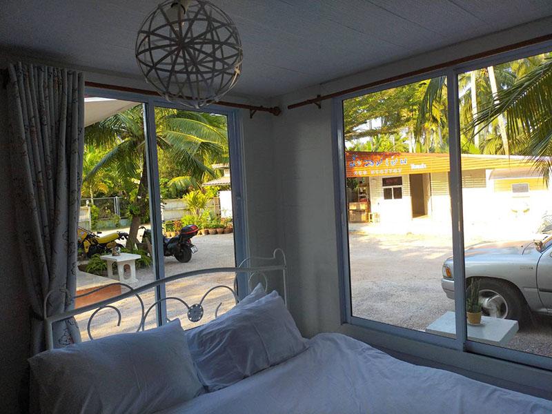 ริมน้ำ ลมเย็น รีสอร์ท