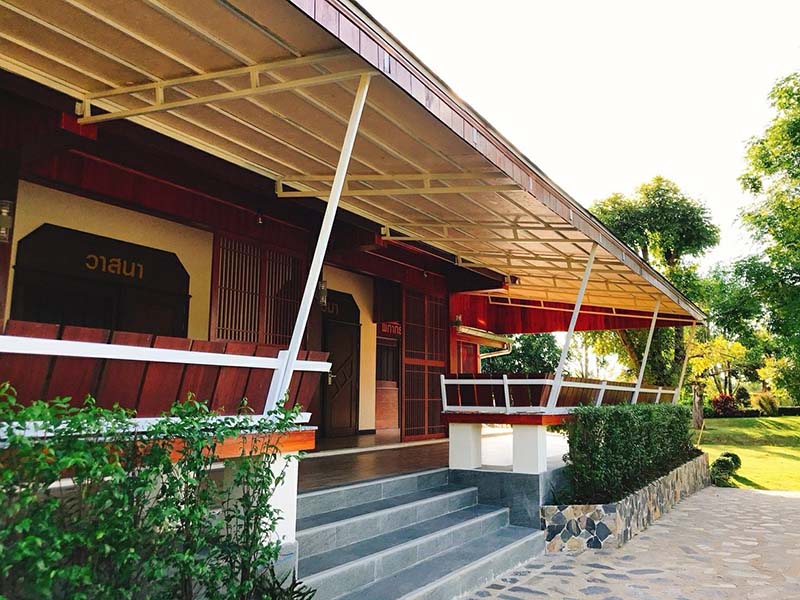 แมลงปอฮอล แอนด์ การ์เด้น