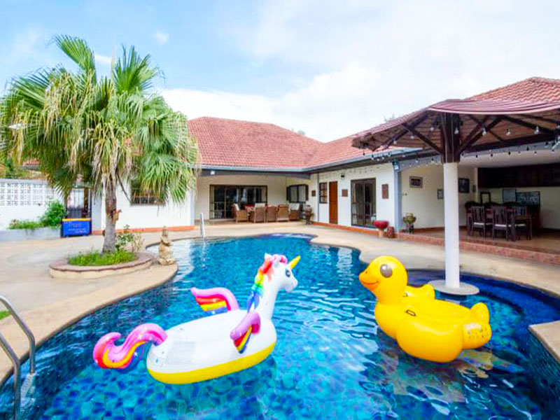 Hotels Nearby Alis Pool Villa