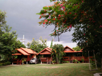 Ruenthai Rimnam Resort