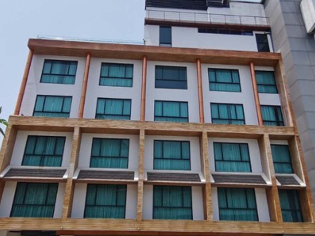 โรงแรมโฮลาเทล