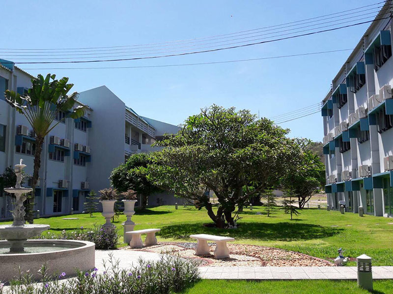 近くのホテル Addera Residence Huahin