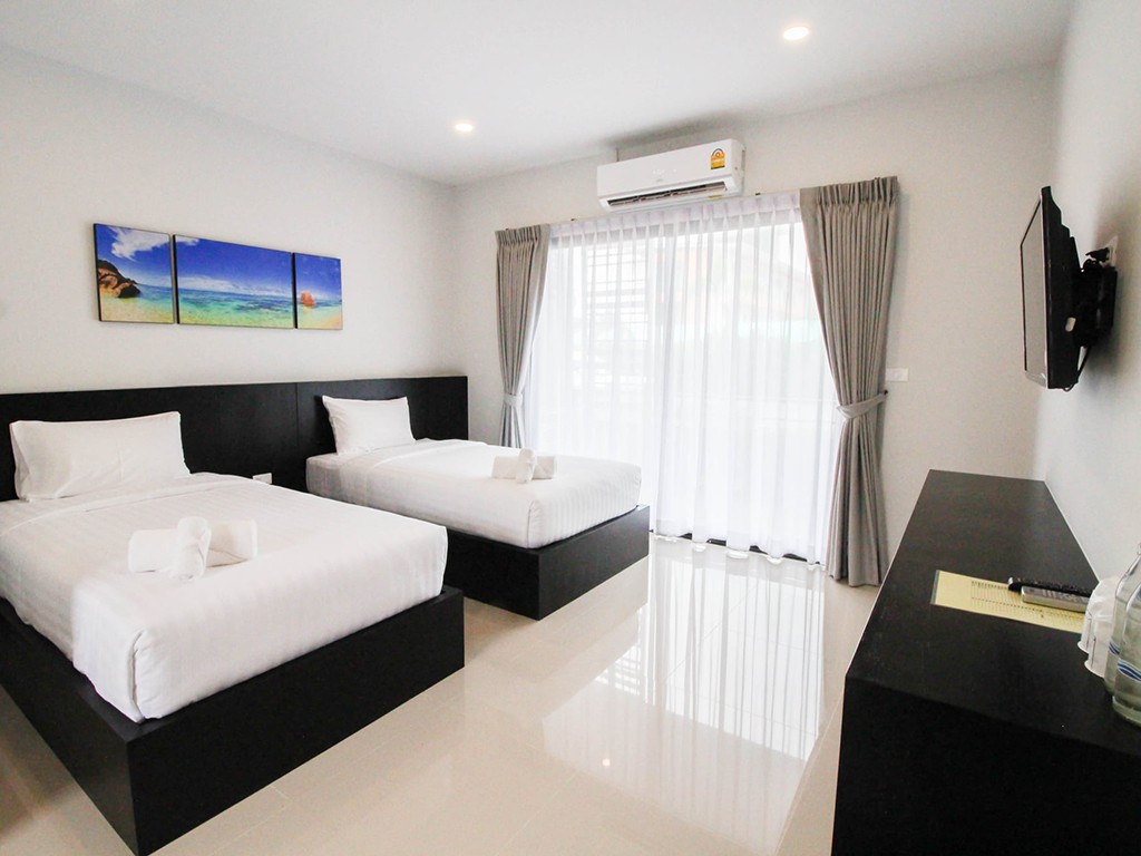 บ้านพลายงาม