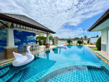 Bluely Sky Pool Villa