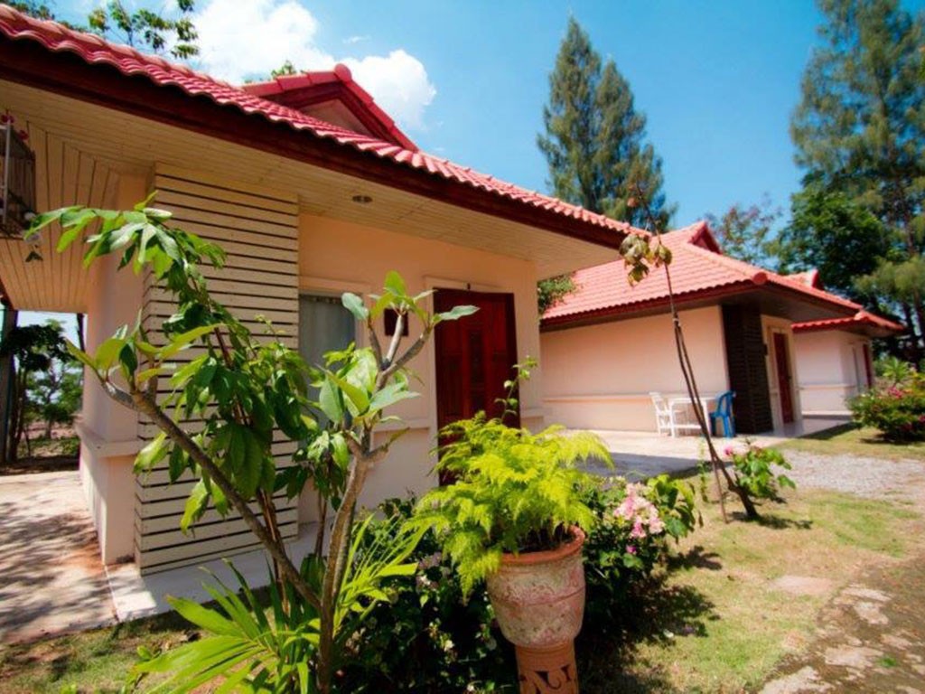 ฝ้ายคำรีสอร์ท