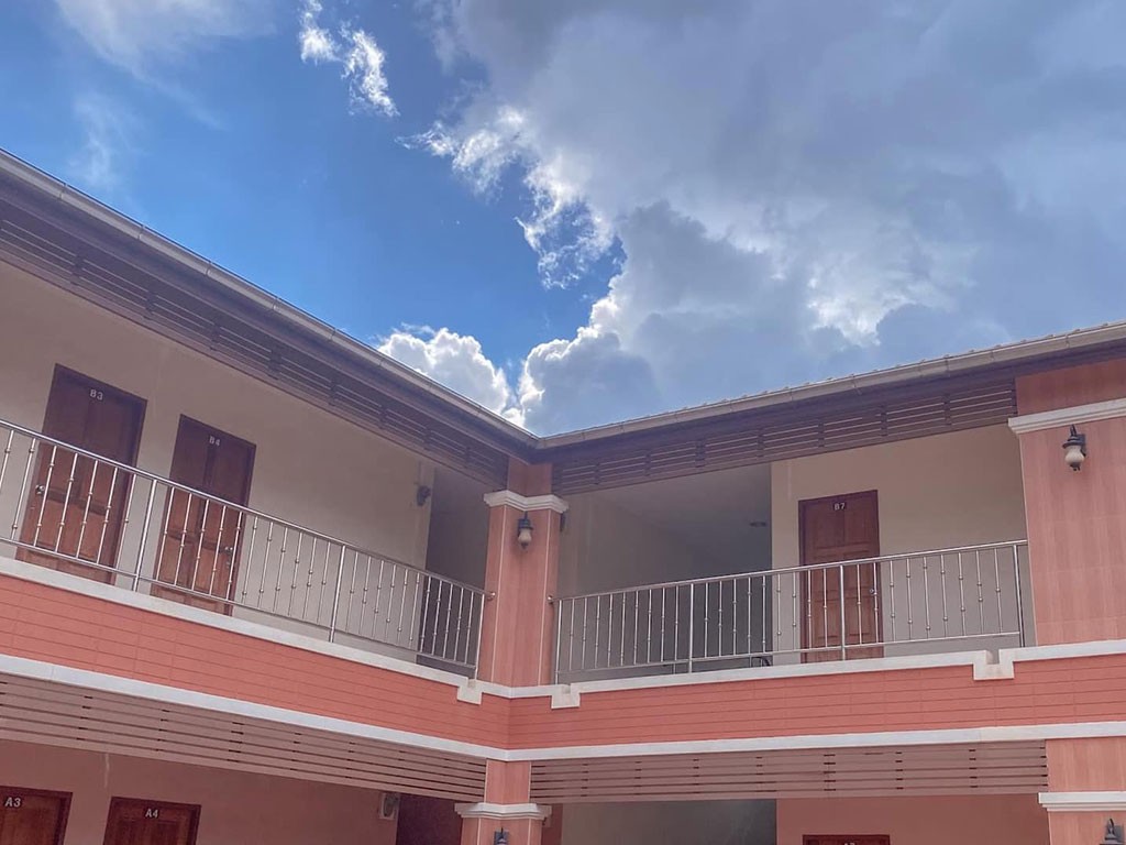 รัชนีโฮม แอนด์ รีสอร์ท