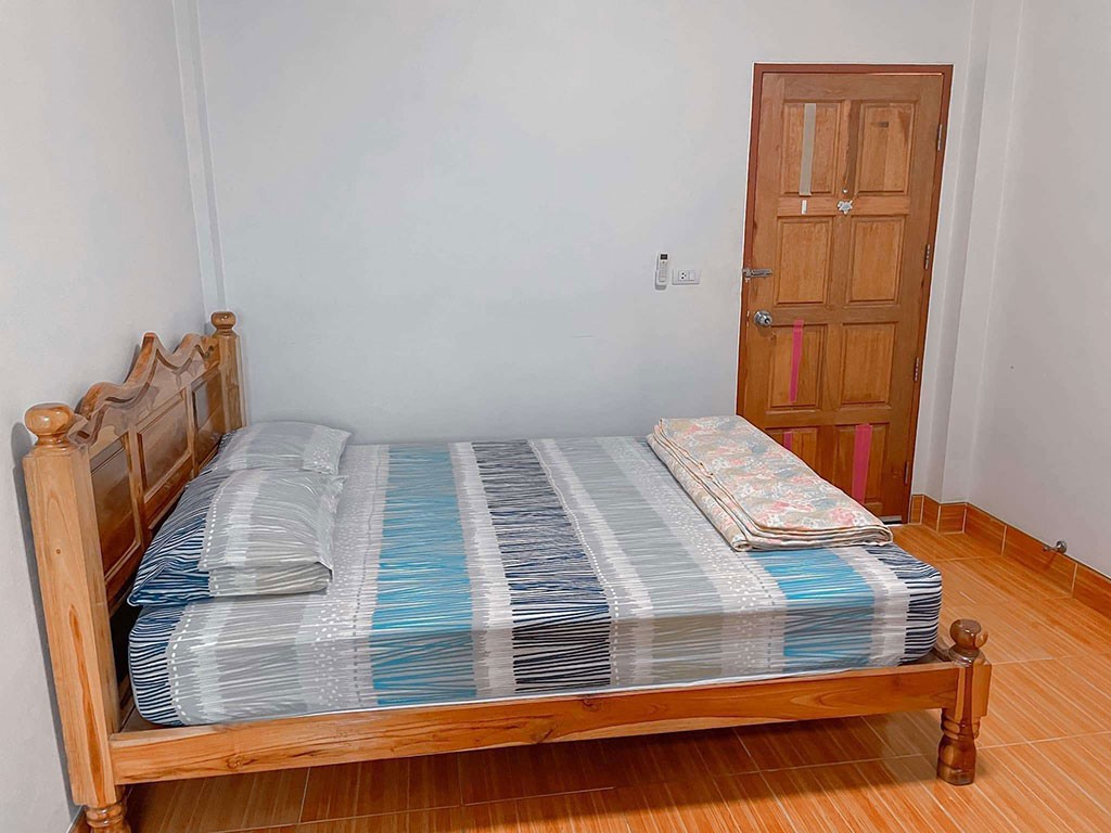 รัชนีโฮม แอนด์ รีสอร์ท