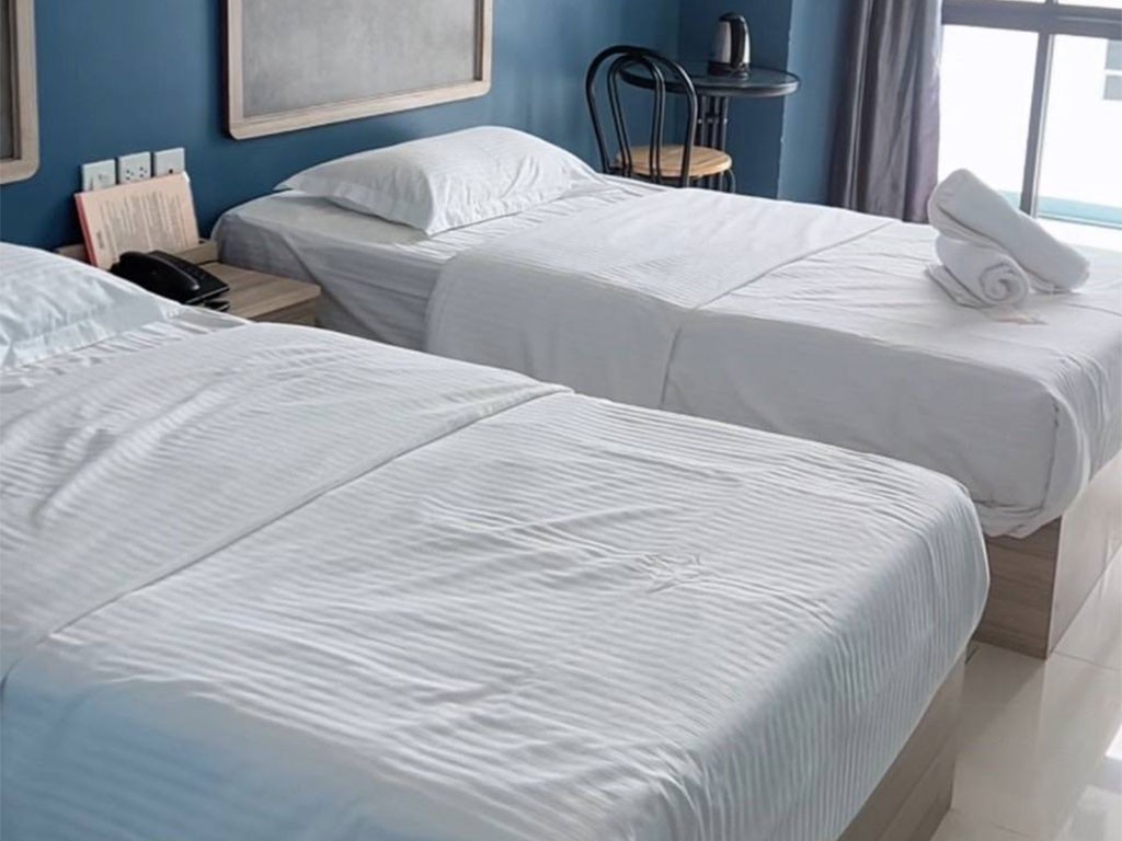 แอท 81 โฮเทล