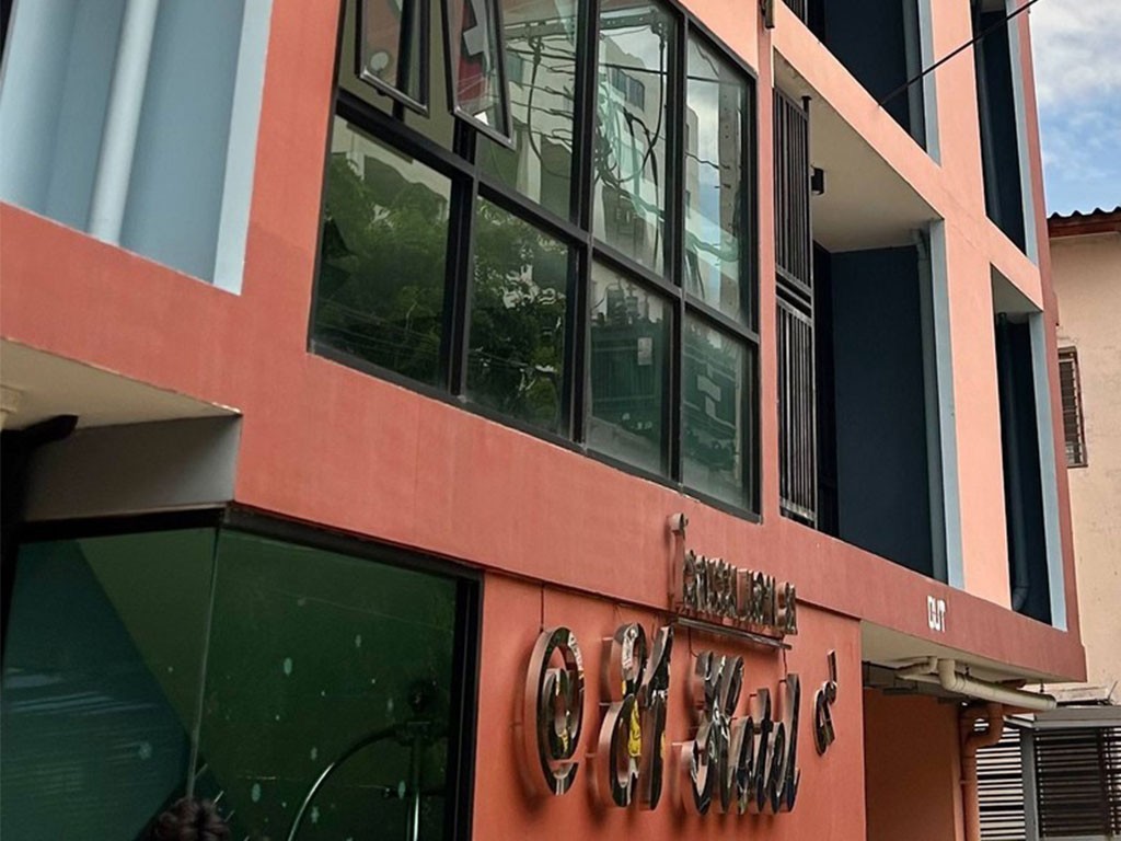 แอท 81 โฮเทล