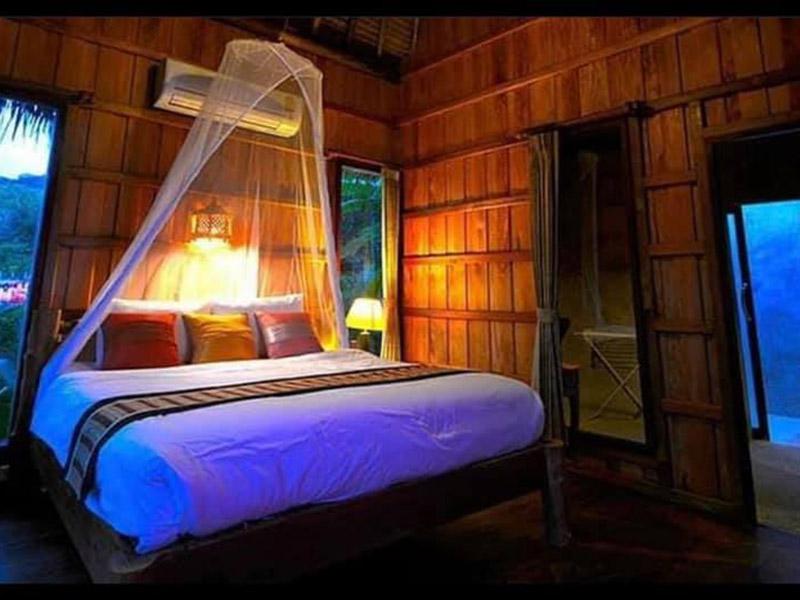 ทิวสน บีช รีสอร์ท