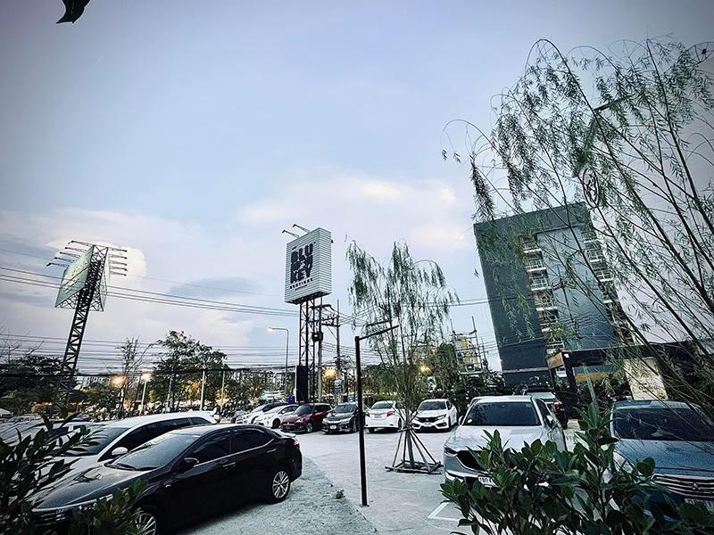บลู มังกี้ บูติก บางแสน
