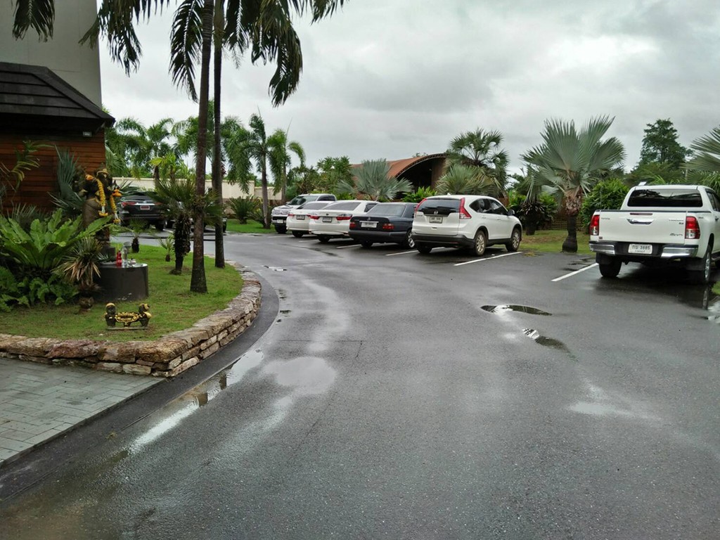 รอยัล เพลส บ้านฉาง