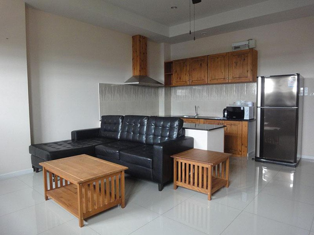 รอยัล เพลส บ้านฉาง