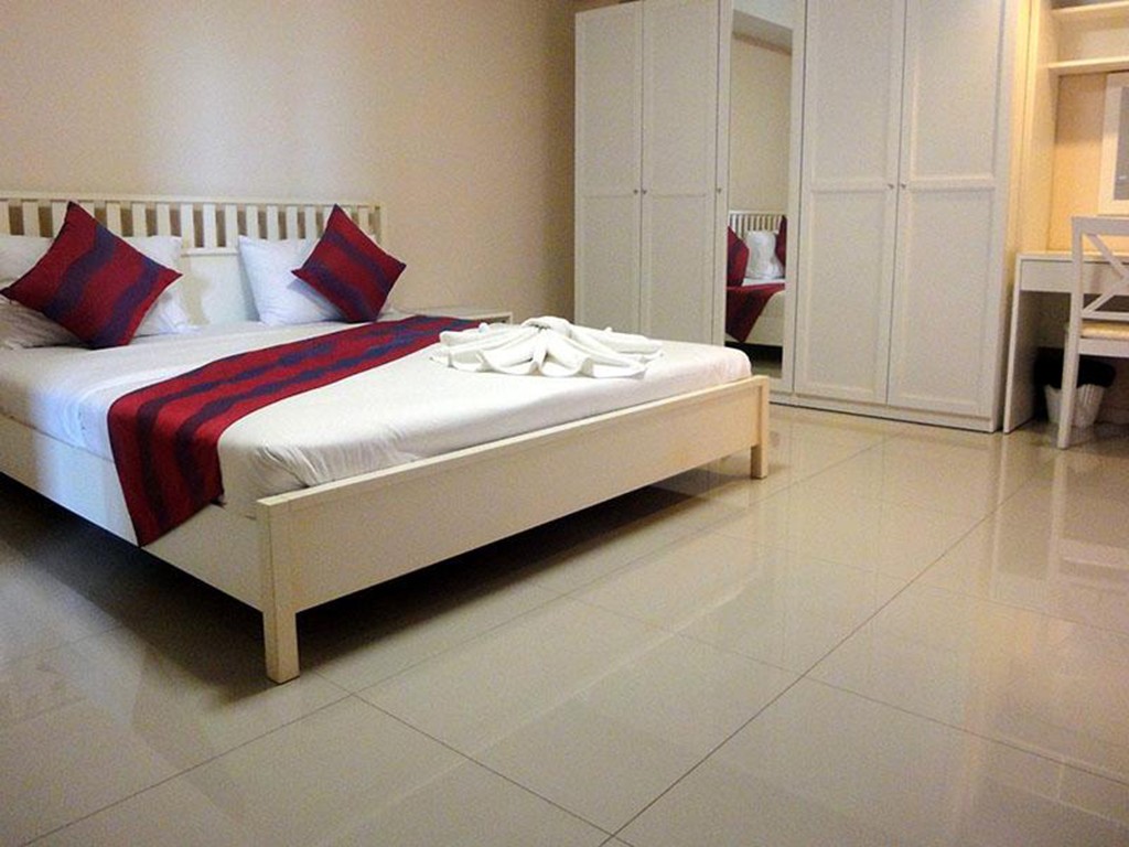 รอยัล เพลส บ้านฉาง