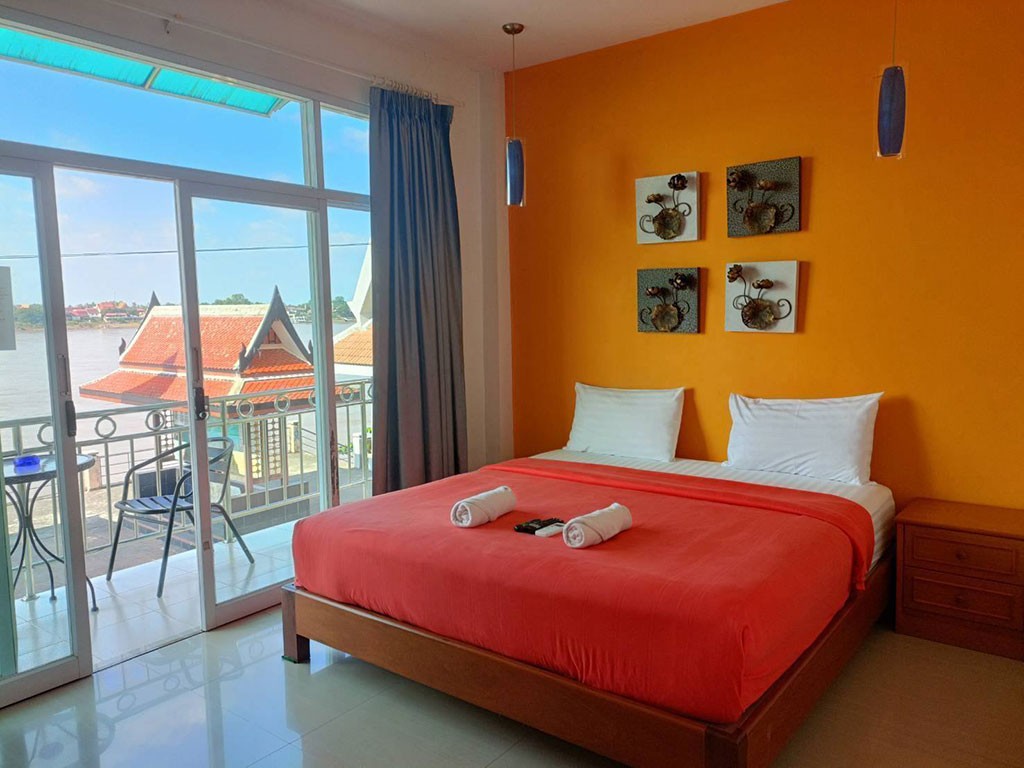 บ้านแม่ริมน้ำ