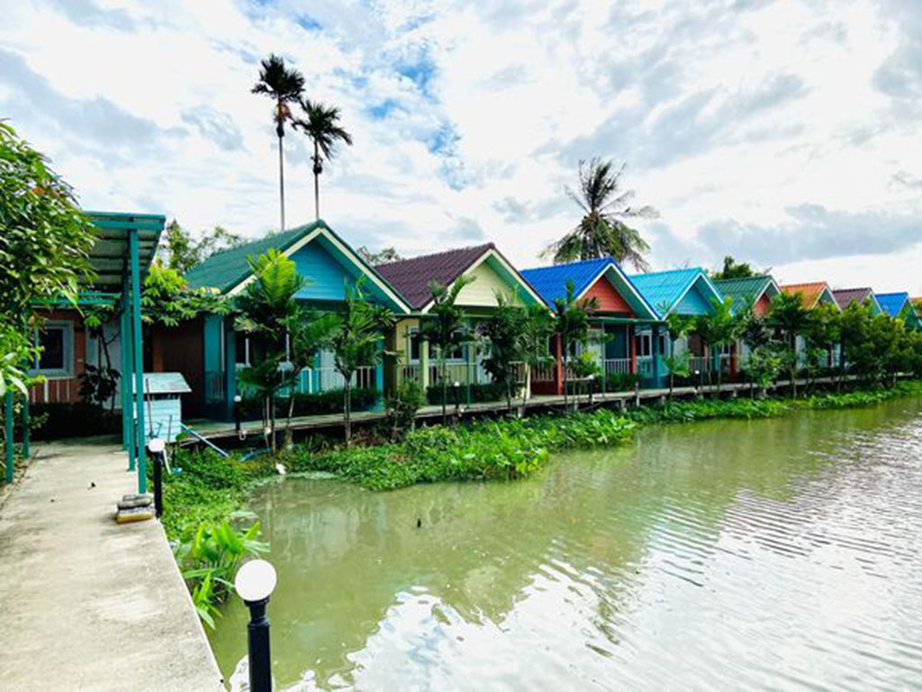 Baan Chay Namm Resort