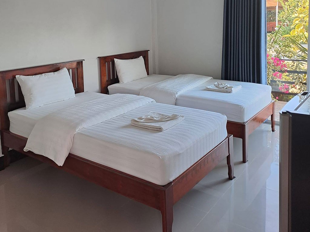 ไผ่สีทอง รีสอร์ท