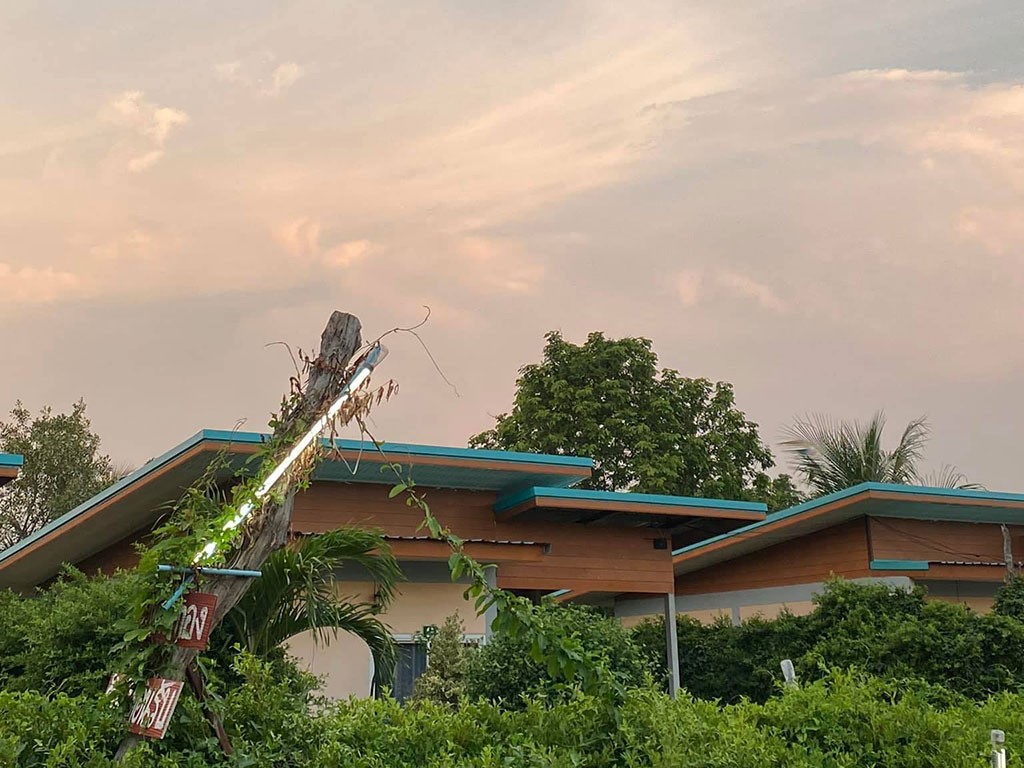 ไผ่สีทอง รีสอร์ท