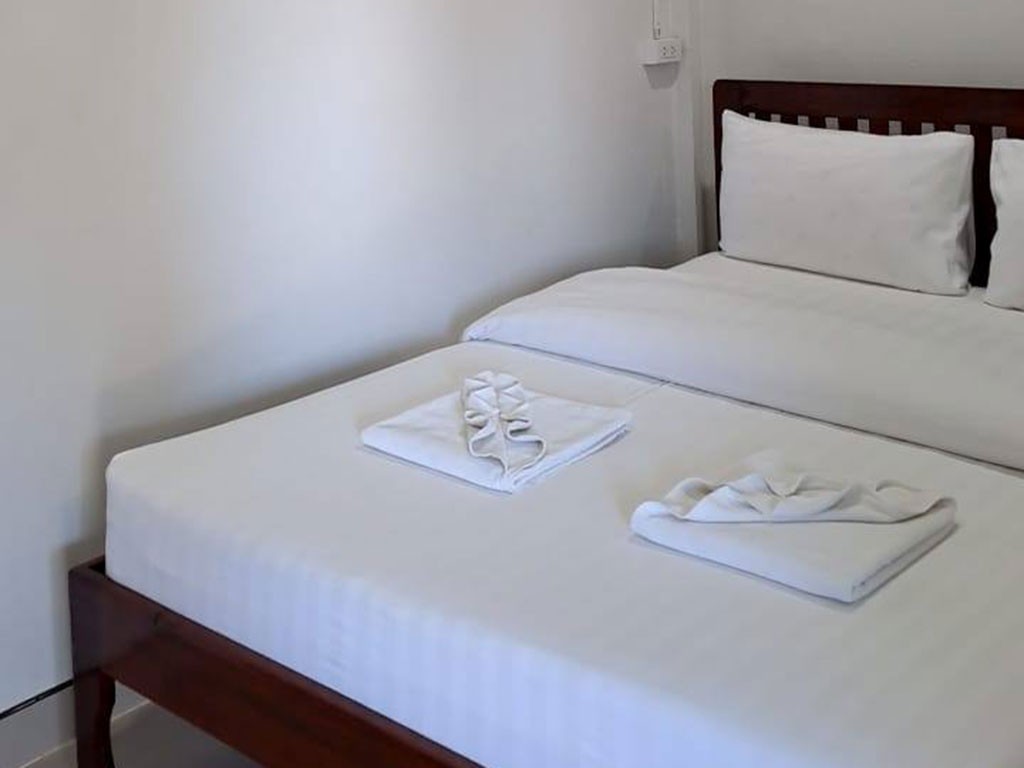 ไผ่สีทอง รีสอร์ท