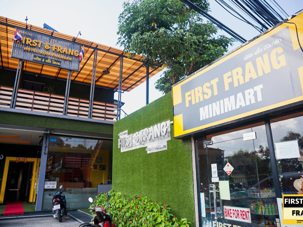 近くのホテル First and Frang