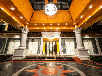 โฮเทลมุก